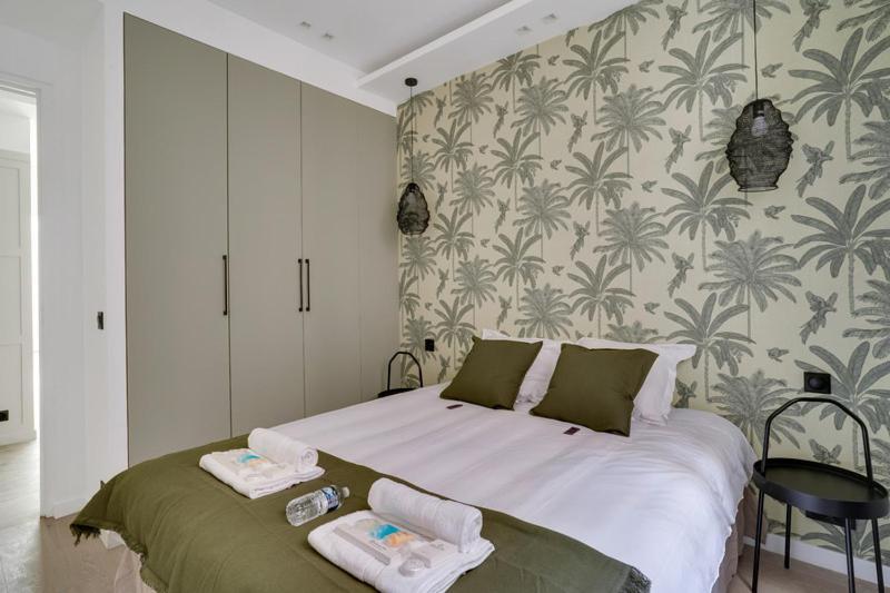 Apartment 190 Fontaine - Superb In Paris.